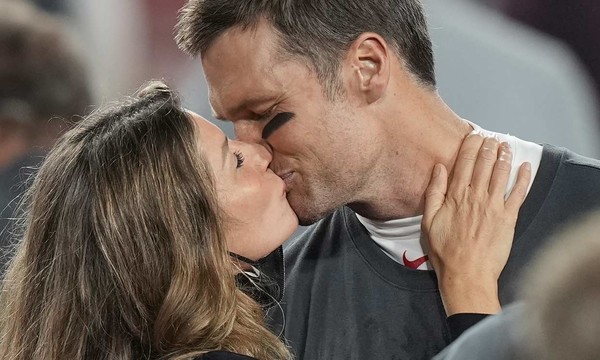 El futbolista Tom Brady y su esposa protagonizan la foto viral del Super Bowl 2021 - Manuel Acevedo Diaz