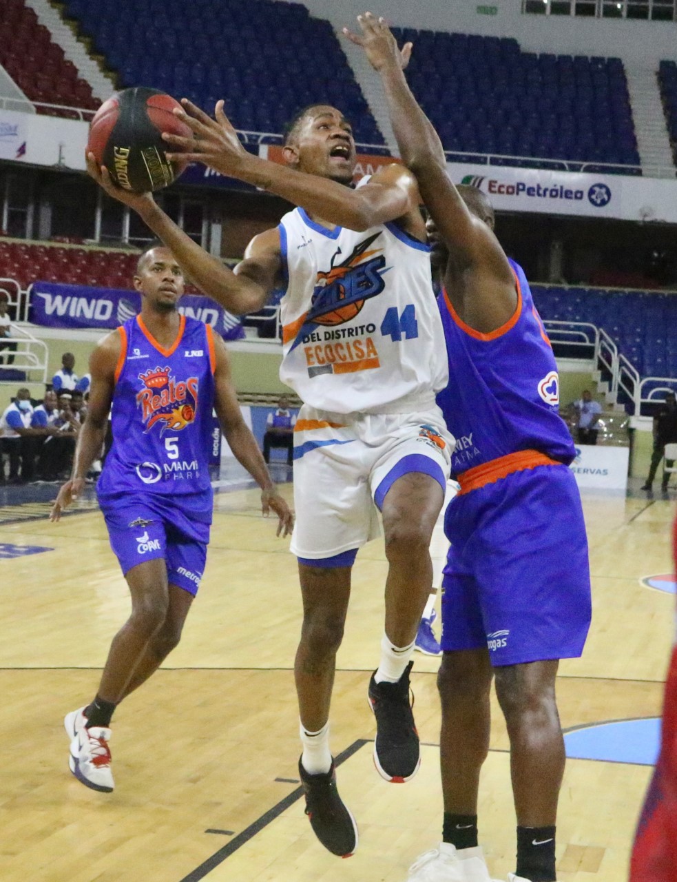 Los Titanes del Distrito Nacional se apuntaron una importante victoria al derrotar 87-74 a los Reales de La Vega en partido de la LNB