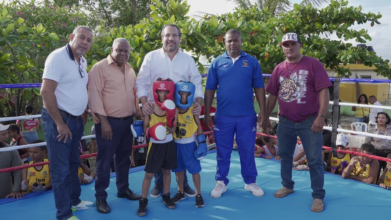 Alberto-Rodriguez-entrega-ring-boxeo