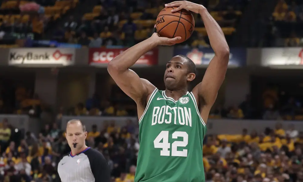 Al Horford no pudo ayudar a Boston a vencer a Filadelfia