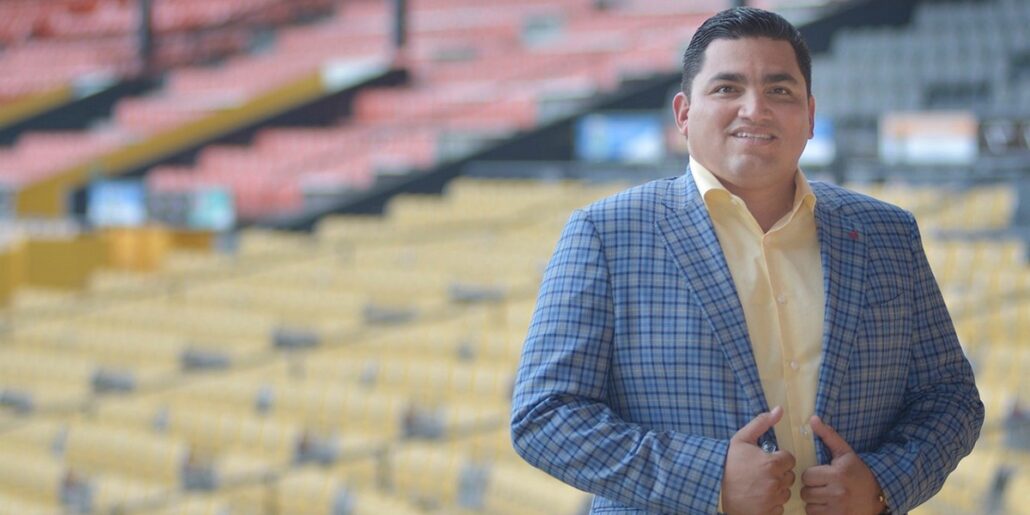 Ángel Ovalles, gerente general de las Águilas, se llevó el premio a ejecutivo del año de LIDOM 2024-2025