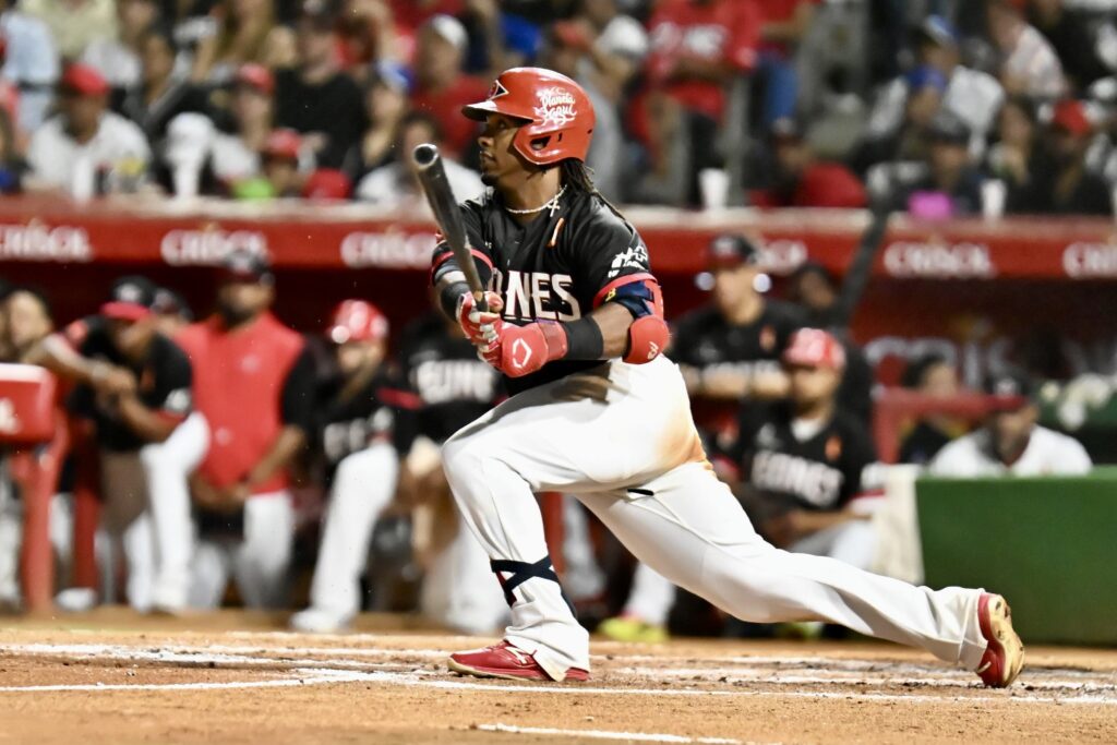 Jean Segura conectó hit remolcador de dos carreras para ayudar al Escogido a vencer al Licey en el juego dos de la serie final de la pelota invernal