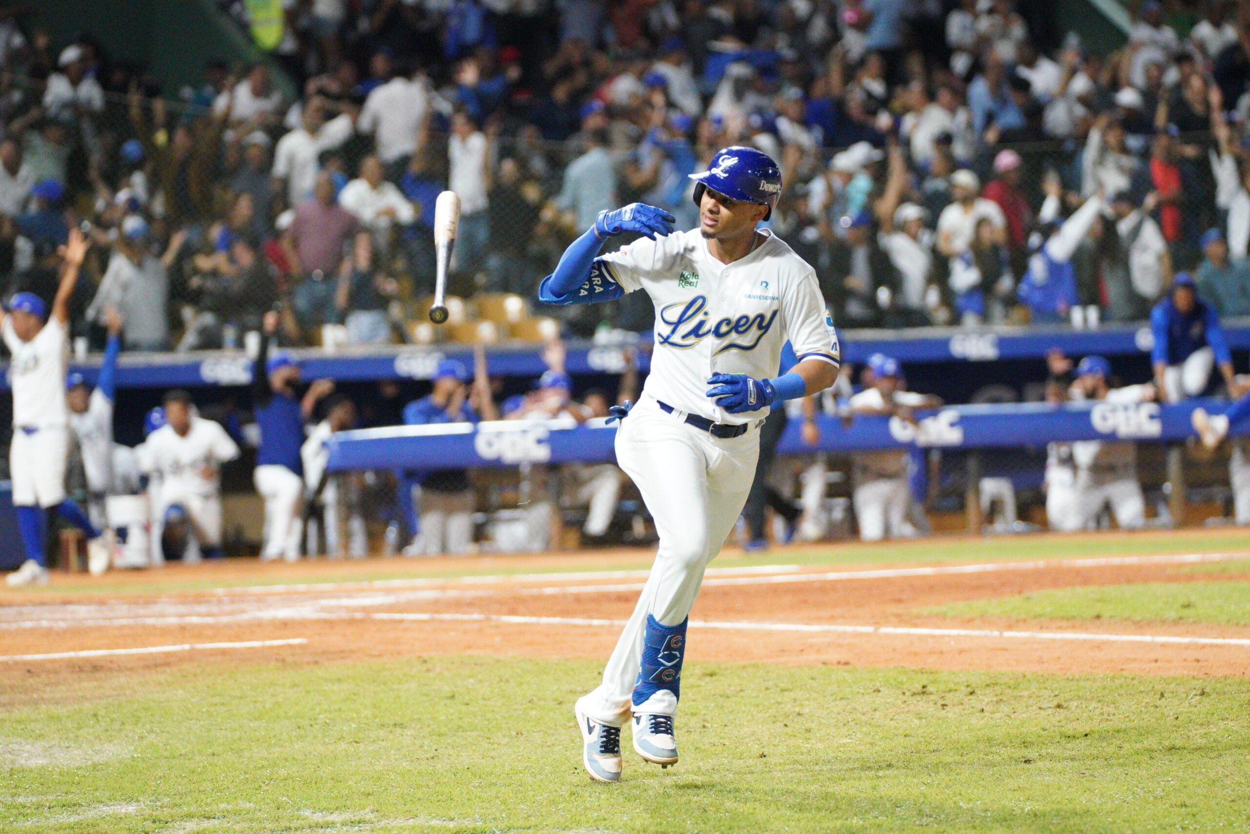 Sergio Alcántara sacudió jonrón para ayudar al Licey a vencer a las Águilas