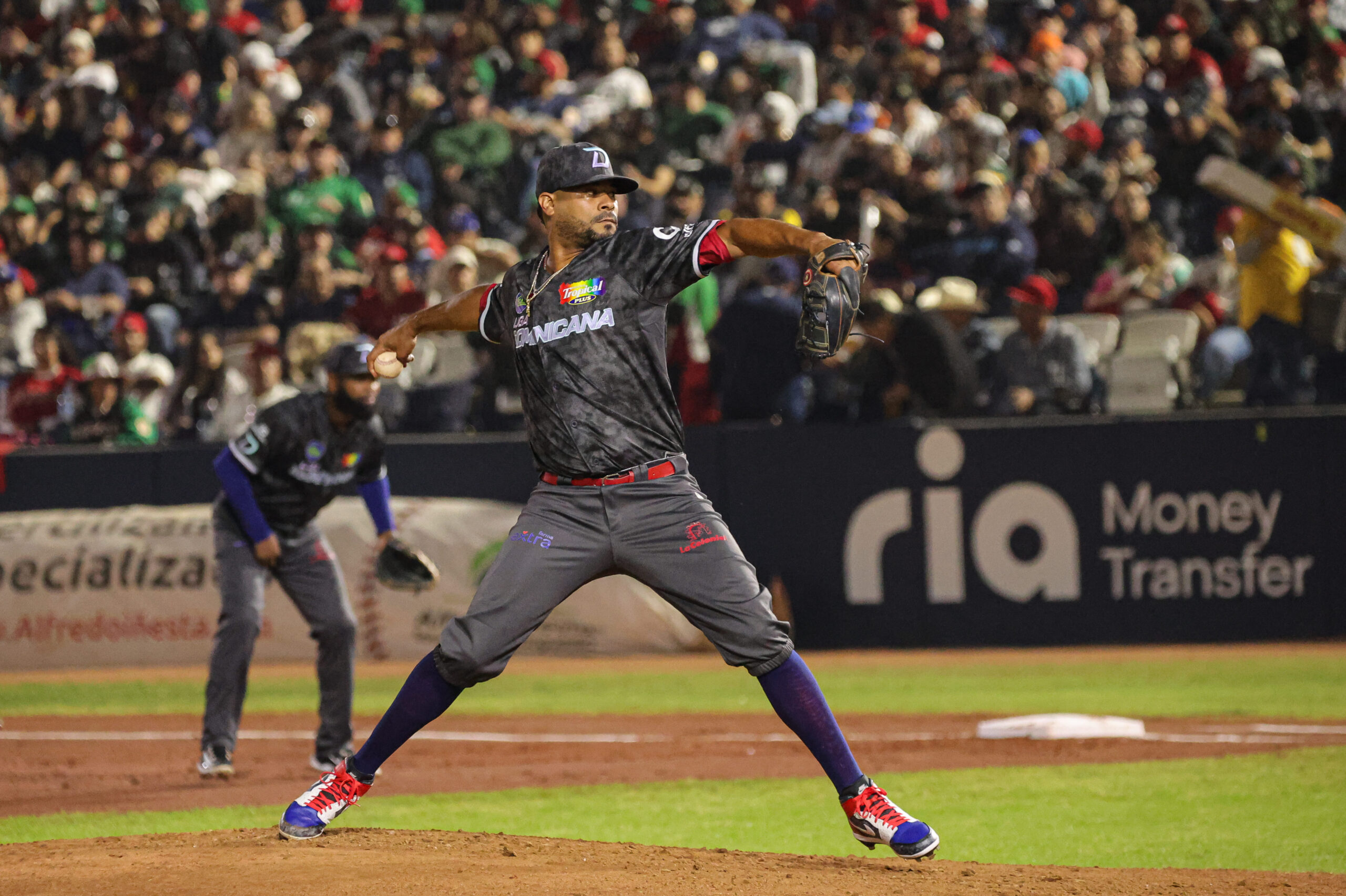 Esmil Rogers fue el lanzador abridor de los Loenes del Escogido de la República Dominicana, frente a los Charros de Jalisco de México en la Serie del Caribe.