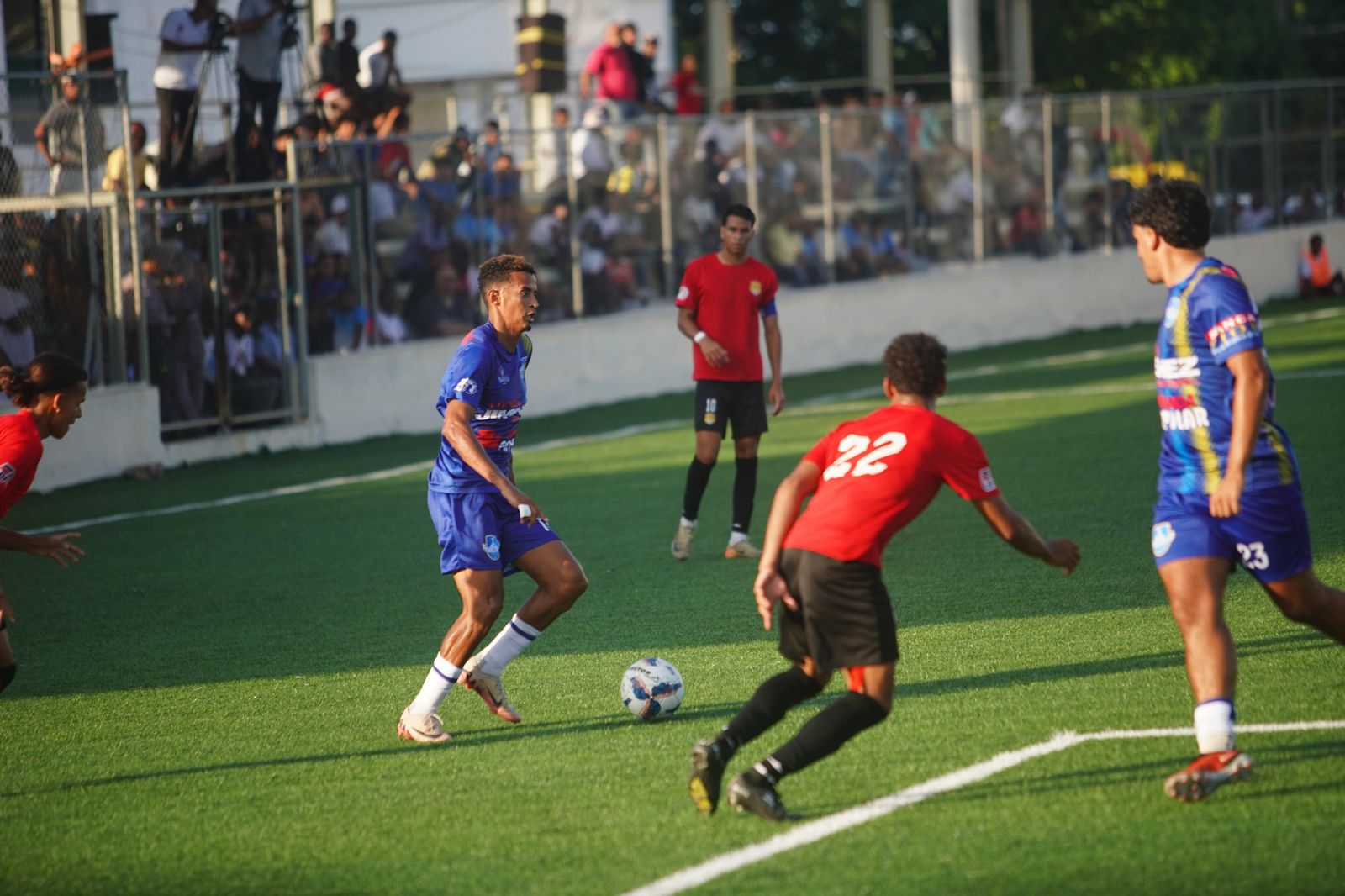 Acción Atlantico FC y CBA Santo Domingo en la jornada 3 de la Copa LDF 2025, en partido celebrado en Puerto Plata