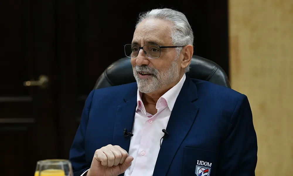 Vitelio Mejía presidente de Lidom, que celebra construcción de nuevo estadio