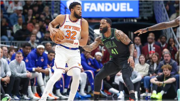 Karl Towns en acción en partido de los Knicks frene a New Orlenas este lunes 29 de diciembre