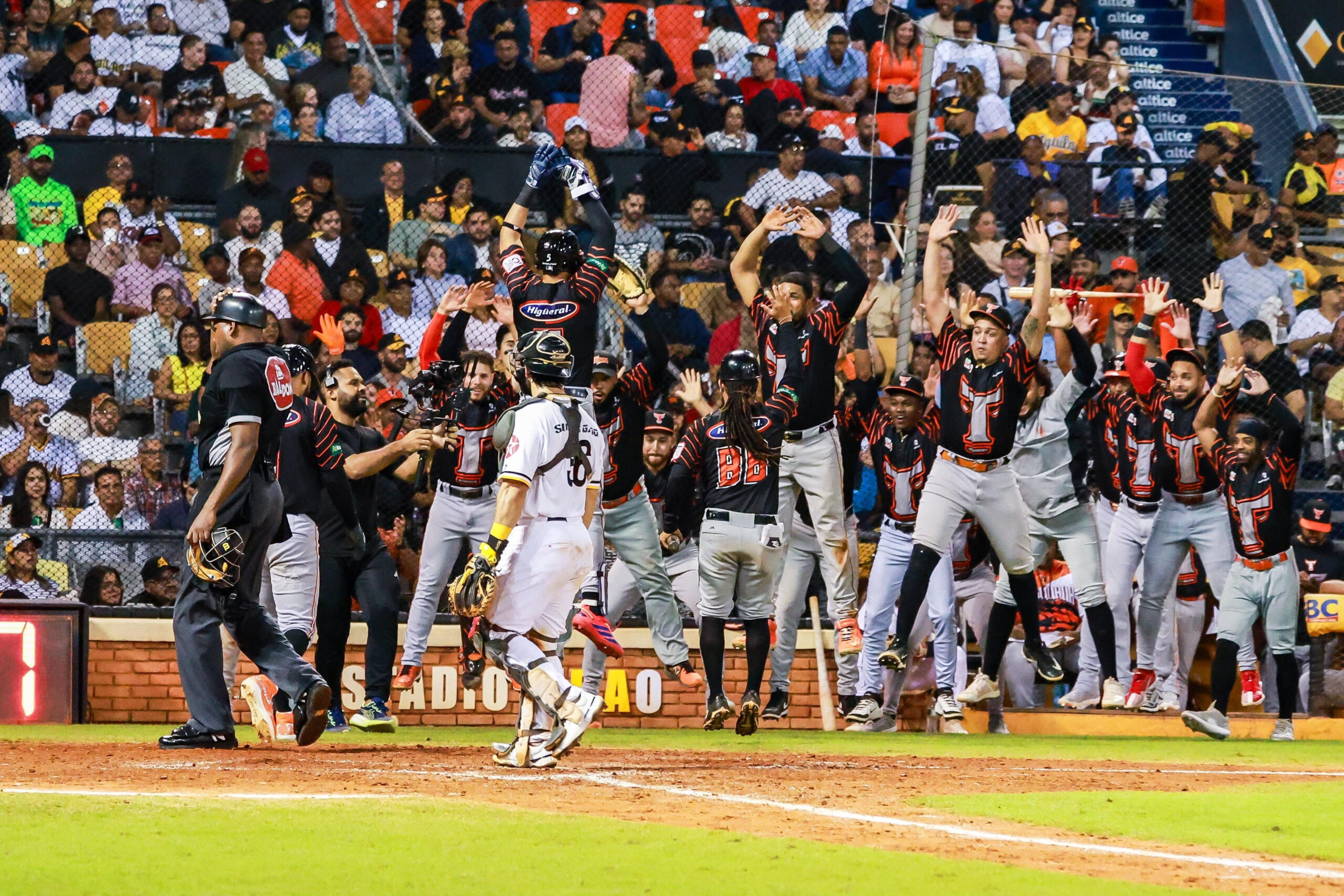 Toros ganan a las Águilas en Santiago, con jonrón de LIberato, en el Round Robin de la Pelota Invernal