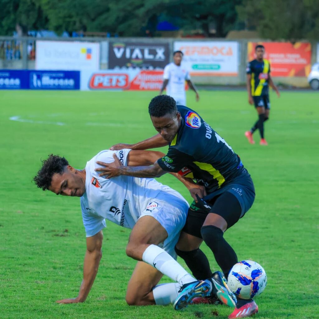 Accion del partido donde Moca derrotó 1-0 a Cibao en el Moca 85