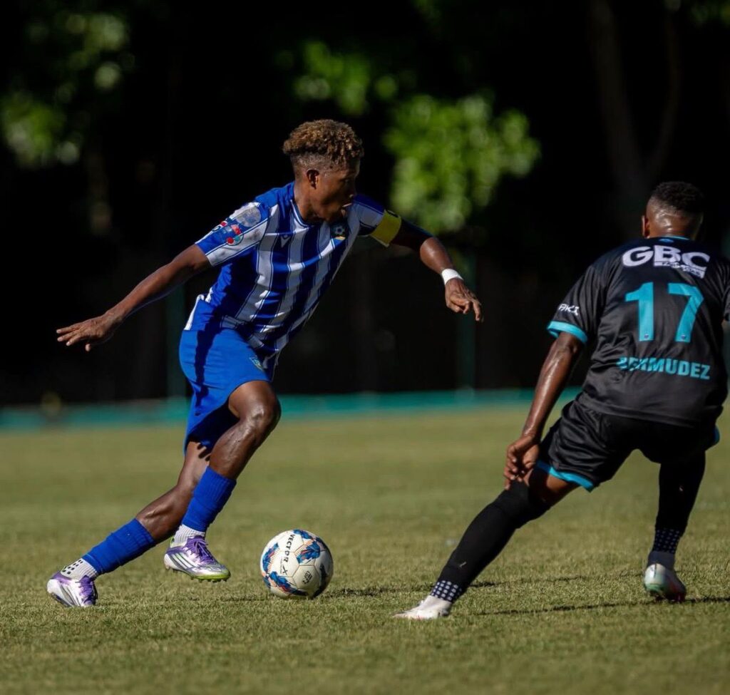 Acción del partido entre OyM FC y Salcedo FC en la jornada 2 de la LIguilla de la LDF