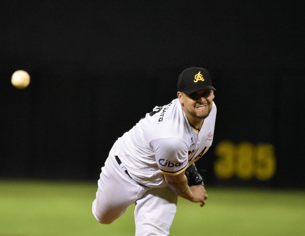 Luis Miranda dominó por las Águilas en el juego frente a los Gigatnes del Cibao en el Round Robin de Lidom