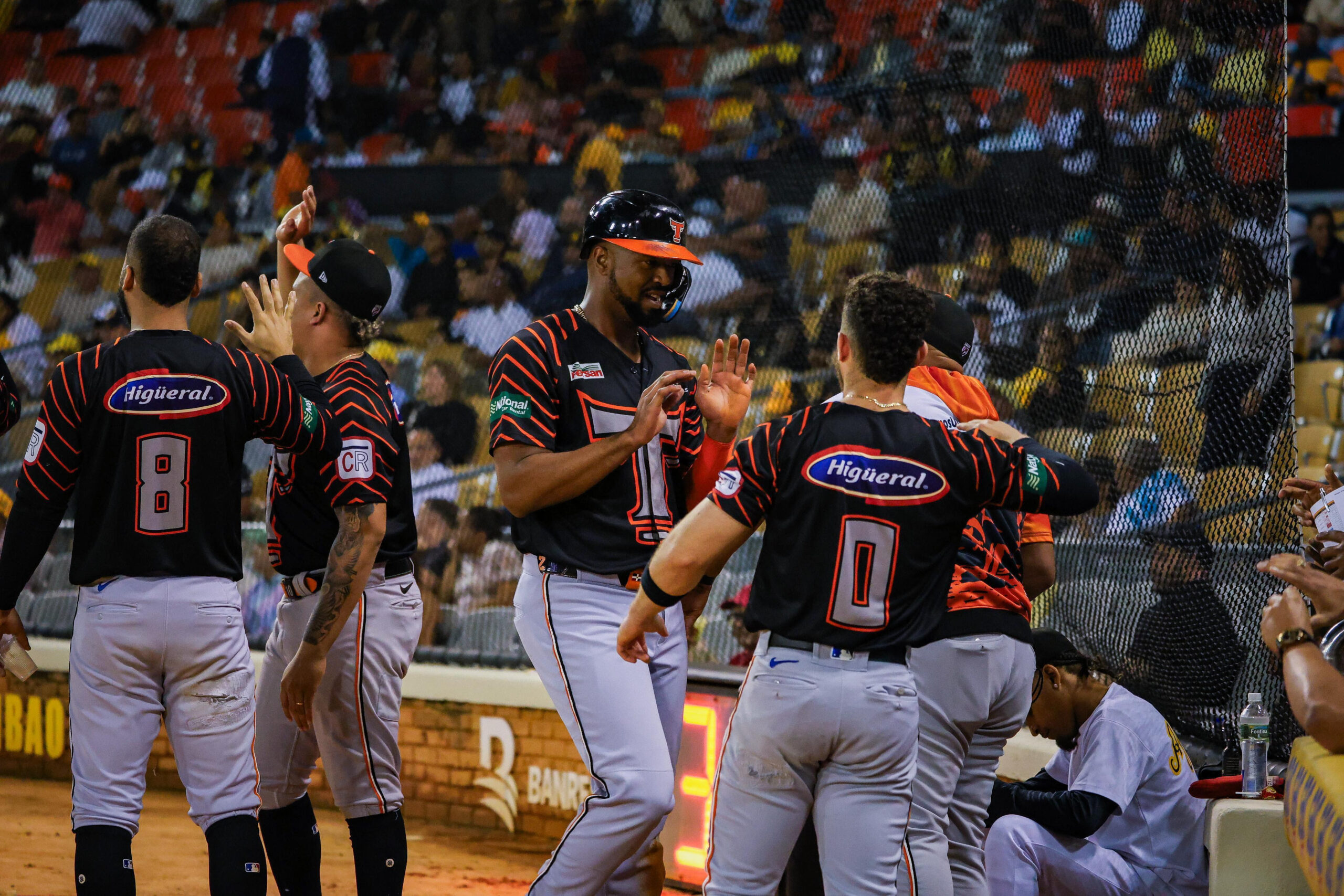Toros celebran victoria frente a las Águilas en el noveno partido del RR de la Pelota Invernal