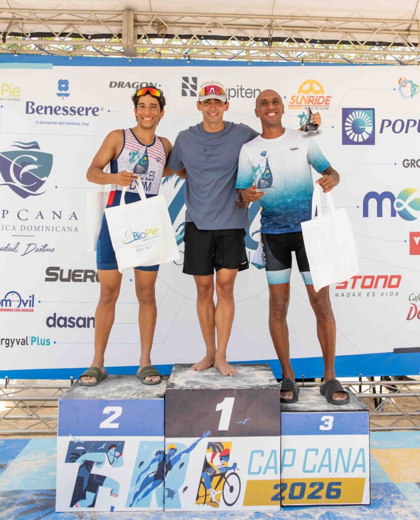 Jorge Alemanez Martínez ganó el Triatlón Sprint Overall masculino, seguido de Alian González y Richard Ángeles Arias, dentro del Tri Cap cana